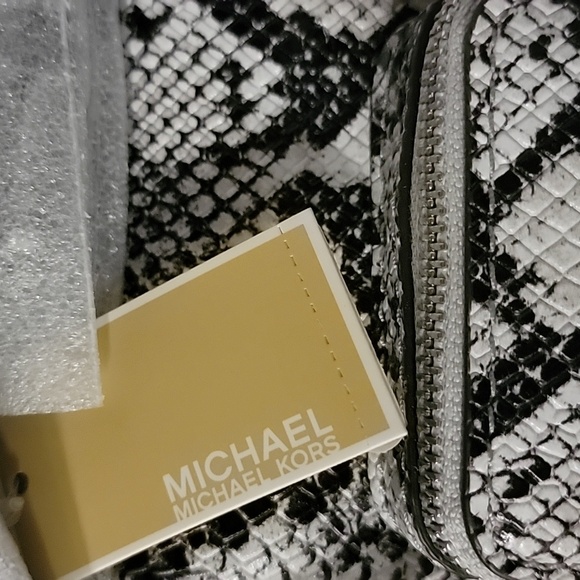 New Tags Michael Kors Dakota Convertible Pocket Crossbody Leather Shoulder Bag! - Picture 4 of 4